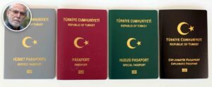 Gri hizmet, bordo umuma mahsus, yeşil hususi ve siyah diplomatik Türk pasaportları; sol üstte Baskın Oran fotoğrafı